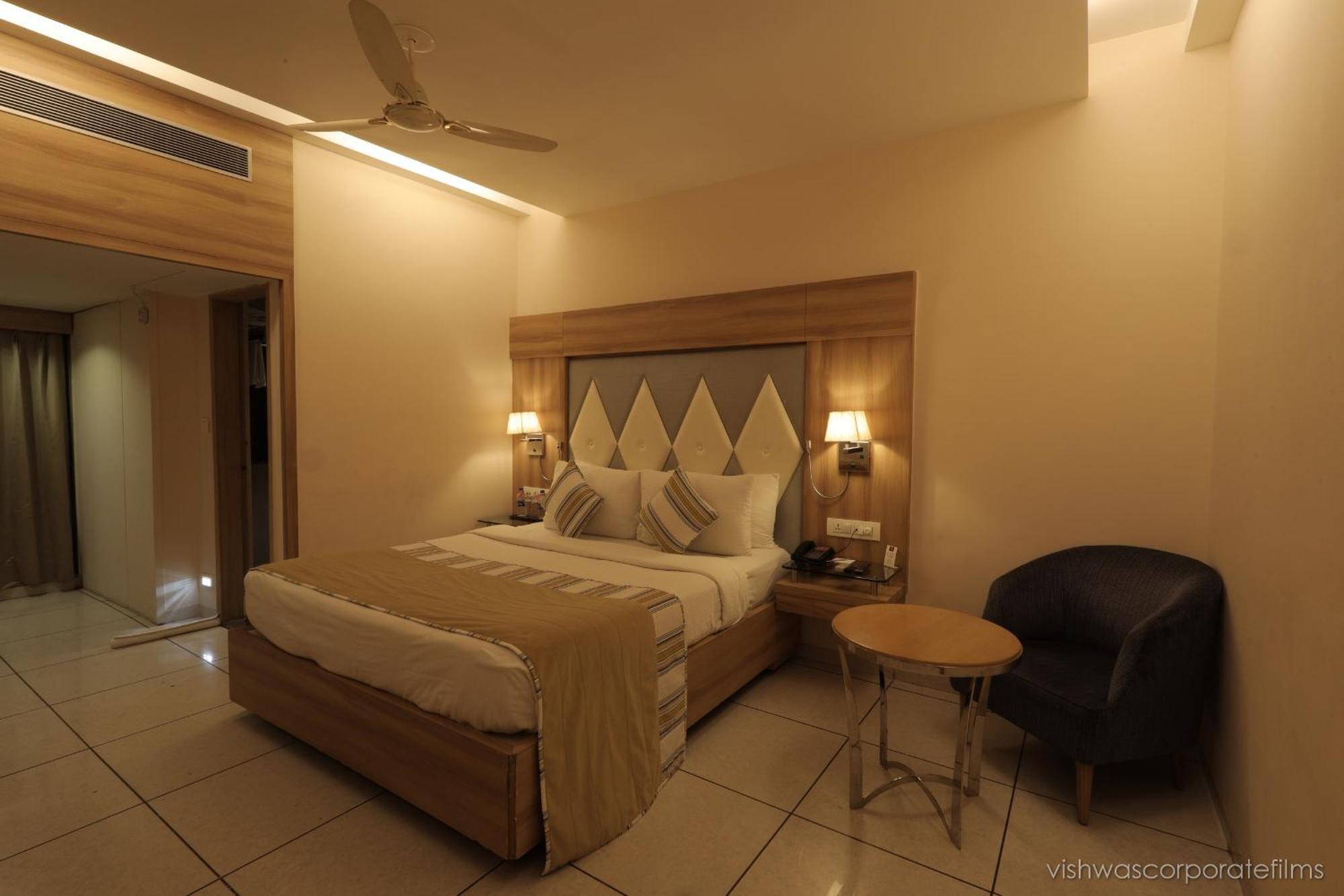 Rang Lords Inn Bharuch Dış mekan fotoğraf