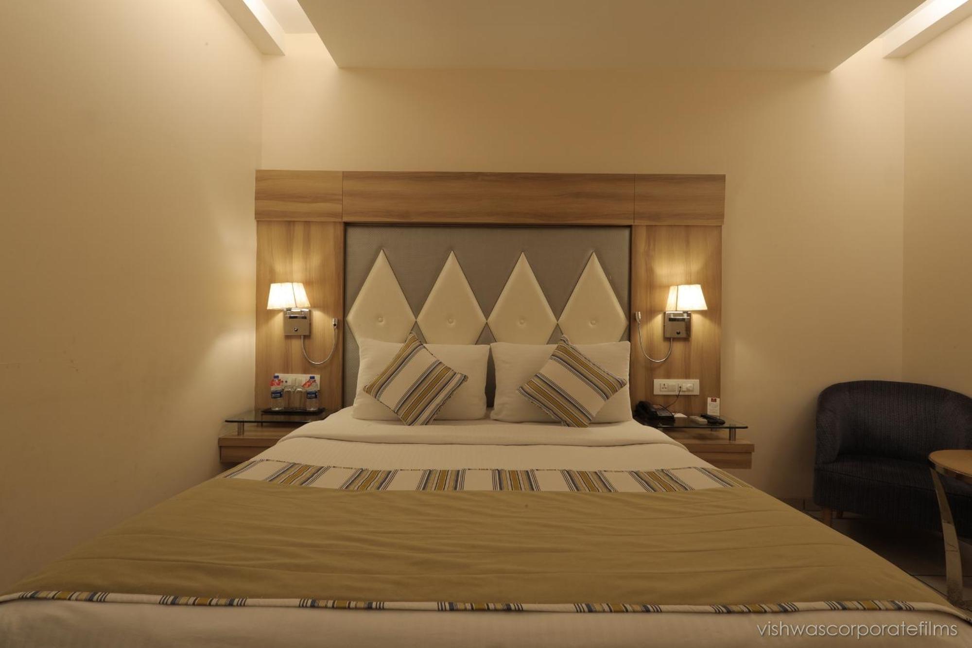 Rang Lords Inn Bharuch Dış mekan fotoğraf
